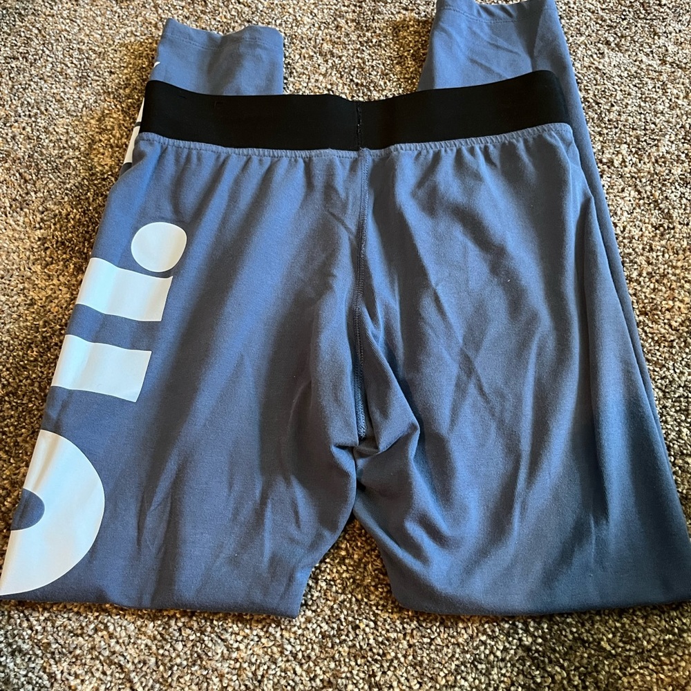Great condition nike leggings full length. Size M. - Picture 5 of 6